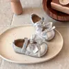 Zapatos de Cuero para Niños 2026 Otoño Nuevo Modelo Zapatos de Princesa con Lazo para Niñas Pequeñas con Decoración de Perlas Zapatos de Una Sola Pieza