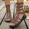 Sandalias de Cuña de Verano 2025 para Mujer, Tallas Grandes, Estilo Romano con Remaches, Diseño Hueco, Cierre de Cremallera Trasera, Sandalias Planas
