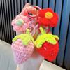 Llavero de fresa de lana tejido a mano, accesorio de flores tejidas, llavero colgante para bolso, pequeño regalo al por mayor