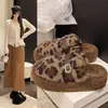 Zapatillas de interior mullidas con suela gruesa de hongo, puntera cerrada, para aumentar la altura, nuevo estilo para mujer, para usar en exteriores, zapatillas de algodón de invierno para personas bajas