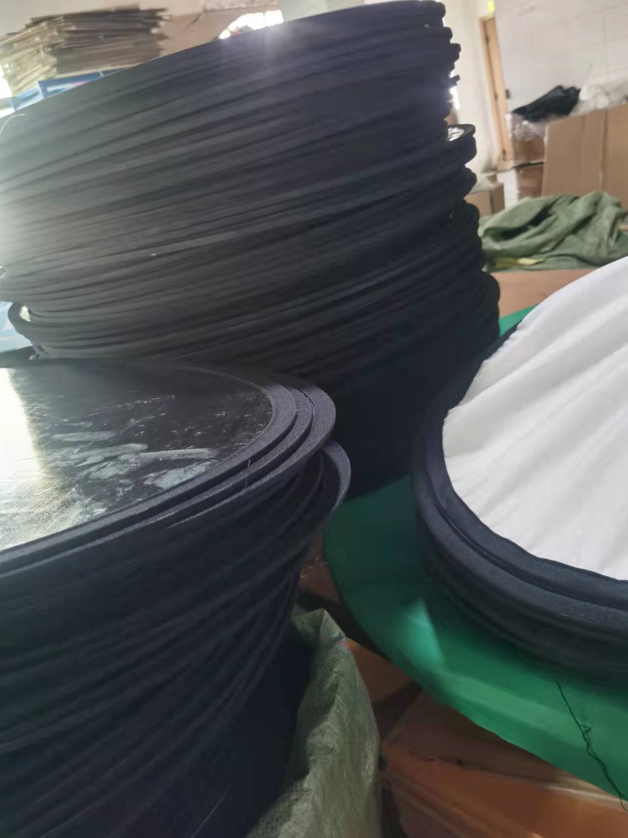 106541790389675557