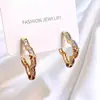 Brincos de trevo de quatro folhas vazados com zircônia, senso de design, femininos, novos 2024, brincos adequados para rosto redondo, para outono e inverno, atacado