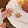 Pendientes Dorados Florales Retro para Mujer 2026 Nuevos Pendientes de Diseño de Nicho Únicos Modernos Elegantes Exquisitos