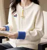 Suéter Superior de Ropa Exterior Primavera y Otoño 2026, Juvenil y Elegante, Bloque de Color de Moda, Bordado de Caballo Pequeño, Cárdigan de Punto de Manga Larga para Mujer