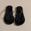 Populares chanclas de cristal de suela plana para mujer, adecuadas para salidas de verano y viajes, sandalias de dedo simples para la playa
