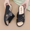 Pantuflas de Moda para Mamá para Mujer, Adecuadas para Usar al Aire Libre en Verano, Para Mujeres de Mediana Edad, Suela Suave, Antideslizantes, Nuevo Modelo 2026, Tacón de Cuña, Sandalias de Suela Gruesa