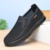 Nuevos zapatos casuales de tela de verano, zapatos de malla transpirables sin cordones con suela blanda, zapatos tipo "dad shoes" para hombre, zapatos transpirables para hombre