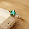 Anillo de Moda Japón Corea Transfronterizo Incrustado Cuadrado Verde Circonita Anillo de Lujo Ligero para Mujer Banda Delgada Simple Joyería para Mano Venta al por Mayor