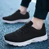 Novos sapatos masculinos transfronteiriços, tamanhos extragrandes 45-46, flyknit ultraleve, tênis de corrida respiráveis e confortáveis com sola macia.