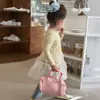 Roupa Infantil Coreana 2026 Outono Novo Estilo Doce Vestido de Suspensório em Malha Camadas para Meninas, Camiseta Básica para Bebê, Jeans