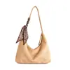 Bolso de hombro grande de gamuza de alta gama para mujer, perfecto para otoño e invierno, con un diseño retro y minimalista, adecuado para ir al trabajo.