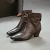Jie Zou 2026 Outono Novo Estilo Primeira Camada Couro Bovino Bico Fino Salto Baixo Elegante Emagrecedor Botas de Cano Curto Moda Francesa Versátil Sapatos Femininos