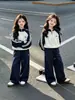 Conjunto Deportivo para Niña Otoño 2026 Nuevo Elegante Estilo Coreano para Niños Bloque de Color Sudadera con Capucha y Cuello Alto Pantalones de Pierna Ancha Conjunto de Dos Piezas