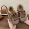Zapatos de Algodón para Niños 2026 Otoño/Invierno Nuevo Estilo Zapatos de Algodón Forrados de Felpa para Niñas Zapatos Peludos Gruesos y Cálidos Zapatos de Algodón para Niños Medianos y Grandes