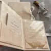 Portatarjetas de Terciopelo Beige Personalizado Tarjeta de Invitación de Boda Estilo Europeo Tarjeta de Invitación de Acrílico Estampada en Oro Invitación de Boda