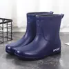 Botas de lluvia de moda para hombre, calzado exterior de caña alta antideslizante con cordón para cocina, lavado de autos, motociclista, zapatos de agua de caña alta con suela gruesa