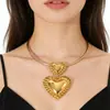 Set de Aretes y Collar con Forma de Corazón de Personalidad Elegante Transfronterizo Europeo y Americano, Aretes Versátiles de Aleación Geométricos Retro a la Moda en Stock