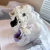 Zapatillas blancas estilo coreano para niños, nuevo modelo primavera 2026, zapatillas deportivas para exteriores para niños, zapatillas deportivas versátiles y elegantes de dibujos animados para niñas