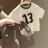 Conjunto de Verão para Bebê Menino, Camiseta Casual Elegante de Manga Curta e Shorts Conjunto de Duas Peças para Sair