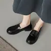 Novos Mocassins Femininos de Solado Grosso 2026 em Preto, Versáteis de Bico Redondo no Estilo Britânico, Sapatos Slip-On para o Dia a Dia