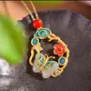 Colgante de jade blanco con forma de mariposa de jade Hetian natural de estilo retro en plata esterlina y oro, collar hueco de jade de estilo étnico para mujer
