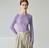 Nuevo suéter de punto fino de imitación de lana pura para mujer, estilo minimalista de primavera, cuello de una línea, jersey de punto fino ajustado, prendas de punto finas para interior que estilizan.