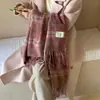 Bufanda de Cuadros Atmosférica Coreana para Mujer Heattech Rosa Seco Rosa Blanco Suave con Borlas Chal Bufanda Moderno y Versátil