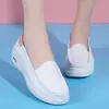 Sapatos de enfermagem femininos em estoque, respiráveis, resistentes a odores, antiderrapantes, com sola macia, sapatos de trabalho hospitalar versáteis, sapatos casuais para atacado, dropshipping disponível