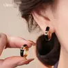 Brincos Redondos Minimalistas de Esmalte com Letras Estilo Francês, Luxo Leve com Sensação de Alta Qualidade, Acessórios de Orelha Modernos e Únicos com Design de Nicho
