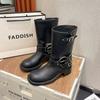 Botas de Cowboy Ocidentais 2023 Novo Estilo Britânico Retrô Versátil Fivela de Metal Meia-Canela Botas Curtas Martin Estilo Doce Cool