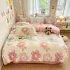 Conjunto de quatro peças de veludo de flanela de desenho animado de floco de neve de inverno, nova capa de edredom de veludo de leite, lençol de pelúcia, conjunto de cama de três peças para dormitório estudantil