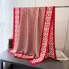 Color de Contraste Geométrico Imitación Seda Brocado Moda Protección Solar Estilo Retro Bufanda de Seda Bufanda Larga Chal Pañuelo Versátil para la Cabeza Bufanda