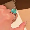 Colar e anel populares, cool e elegantes de pudim de frutas para mulheres, estilo de luxo leve, corrente de clavícula da moda, anel simples, único, versátil