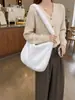 Nuevo bolso de hombro de felpa con estampado de diamantes para otoño e invierno, con un estilo relajado, gran capacidad y que se puede llevar debajo del brazo o como bolso cruzado.; una opción suave y versátil para mujeres