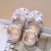 Sandalias Baotou 2025 Verano Nuevas Sandalias de Moda Suela Suave Zapatos de Cristal de Princesa Planos Elegantes de Hada Modernos
