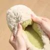 Chinelos de algodão outono e inverno femininos 2025 novo casal casa mais veludo quente antiderrapante sapatos pós-parto chinelos peludos masculinos