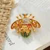 Nova Broche de Abelha Criativa em Liga Esmaltada com Strass, Personalizado e Versátil, Adequado para Ternos e Casacos de Homens e Mulheres, Alfinete Decorativo