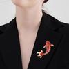 Broche de carpa roja de alta gama para mujer, broche de buena suerte con carácter creativo, ramillete, accesorios de ropa, regalo de Año Nuevo para hombres