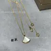 Colar Saia Pequena Baojia para Mulheres Banhado a Ouro Rosa 18K Pingente de Diamante em Forma de Leque Corrente para Clavícula para Namorada Ins