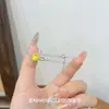Pulseira Coelho dos Sonhos Inspirada em Celebridades, Design de Nicho, Elegante e Único, Exquisiteza Leve de Luxo Acessório de Anel de Pulseira Coelho Amarelo