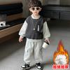 Conjunto de Suéter Spliced Outono e Inverno Infantil 2025 Novo de Inverno Macacão de Veludo para Menino Pequeno Conjunto Duas Peças Tendência