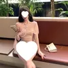 Vestido de Verão Rosa com Tachas de Diamante de Um Ombro para Mulheres, Mini Saia Bodycon Thai com Amarração no Pescoço, Estilo Fada, (Yujie) Estilo