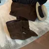 Versión de cuero suave~Nuevas botas de moda de punta ancha para otoño e invierno para mujer, elegantes y con estilo, con plantillas interiores para aumentar la altura, botas cortas hasta la pantorrilla