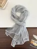 Bufanda Chal Ligero y Táctil Único con Rayas Tie-Dye y Toque Artístico, Bufanda Larga de Seda Estilo Literario Primavera y Otoño para Mujer