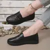 Sapatos para Mulheres Idosas de Primavera e Outono, Novo Estilo para Meia-Idade e Idosos, Sapatos Antiderrapantes para Mães, Impermeáveis, Sola Macia, Leves, Sapatos para Avós, Sapatos de Tecido Old Beijing