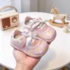 Zapatos florales bordados para niña pequeña, estilo coreano, con lazo de perlas, zapatos para niños con velcro, suela suave, antideslizantes, casuales para niños pequeños