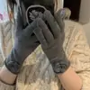 Luvas de Tricô Florais Feitas à Mão para Mulheres Outono e Inverno Novas para Ciclismo ao Ar Livre Quentes à Prova de Frio Luvas de Cinco Dedos com Tela Sensível ao Toque