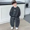 2326 Conjunto de Primavera/Otoño para Niños 2026 Nuevo Estilo Coreano Conjunto de Dos Piezas Sudadera y Pantalones Deportivos Ropa de Otoño de Moda