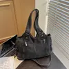 Bolsa Tote Grande Transfronteriza Europea y Americana, Bolso de Hombro Versátil Estilo Retro, Diseño de Moda para Viajes Diarios, Bolso de Mano para el Día a Día