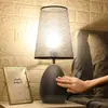 Lámpara de mesita de noche minimalista, lámpara decorativa creativa y cálida estilo nórdico, sensible al tacto, regulable, para uso en dormitorio, marco de hierro